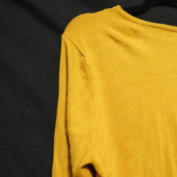 PREMISE STUDIO | large | Knit Lightweight Button Front Sweater - Picture 12 of 16